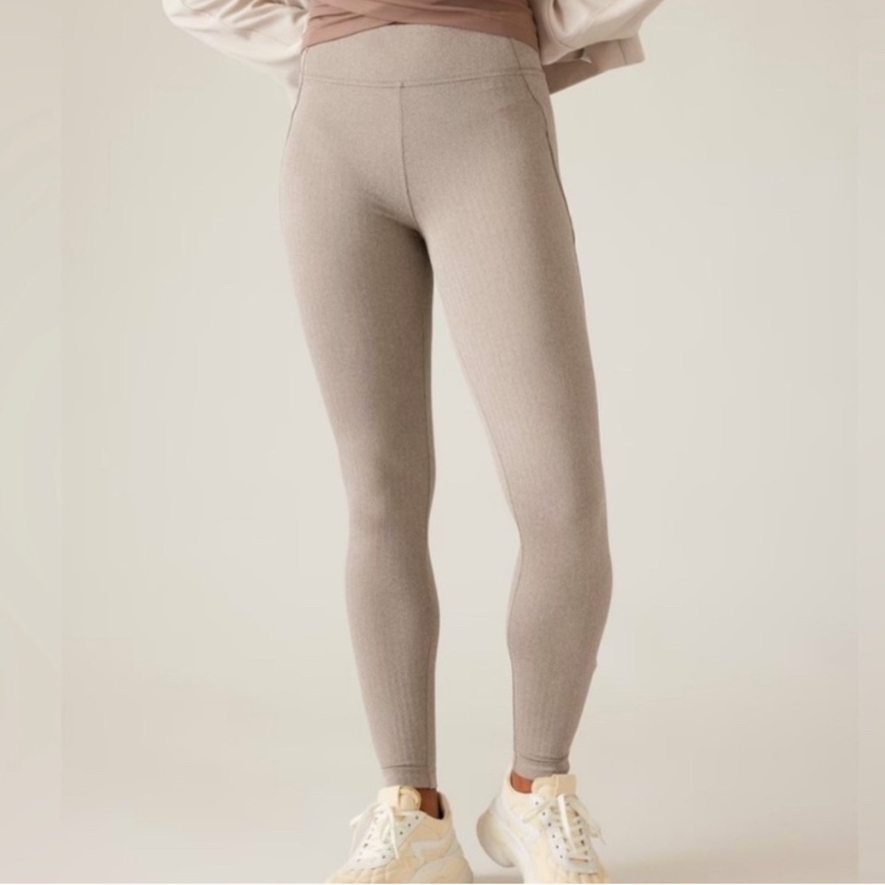 NWOT ATHLETA textured Moto tight. Cream color. Ankle zip. Size Medium